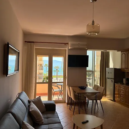Iconic Seaview Lungomare Apartment *